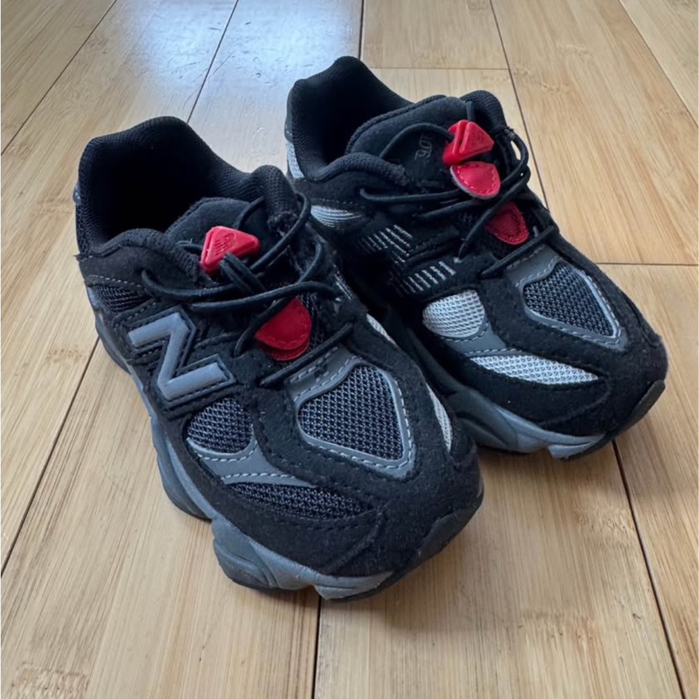 New Balance 9060 Black, Gray & Red Toddler Sneakers Size 8